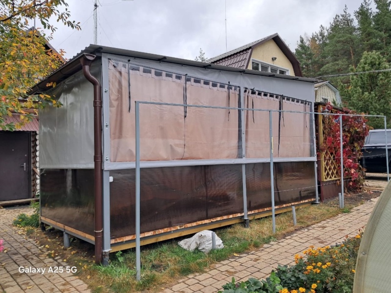 Закрыли мягкими окнами веранду в СТ Дубрава